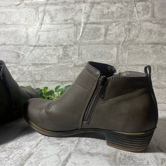 RAMPAGE Ankle Boot Booties Gray Leather Zip Up‎ Women’s 6M - Picture 4 of 10